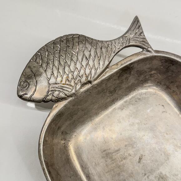 1970's Vintage Pewter Fish Handle Serving Platter/ Serving Dish, Unbranded - Picture 3 of 10